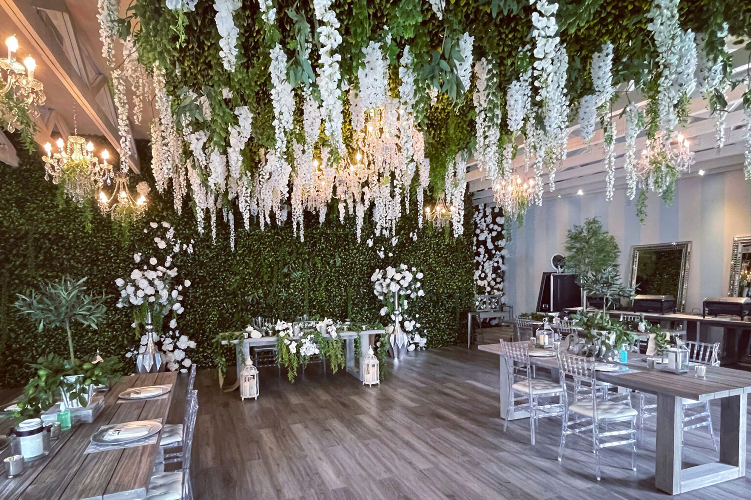 Albertson Wedding Chapel in Los Angeles. Stylish, intimate