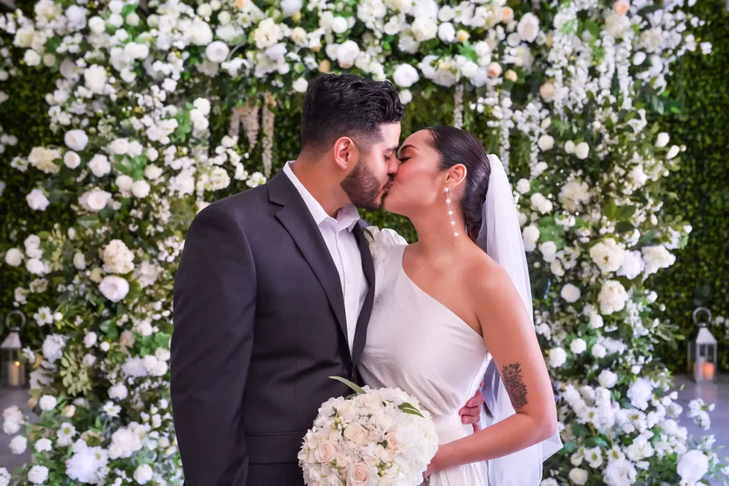 albertson wedding chapel kiss